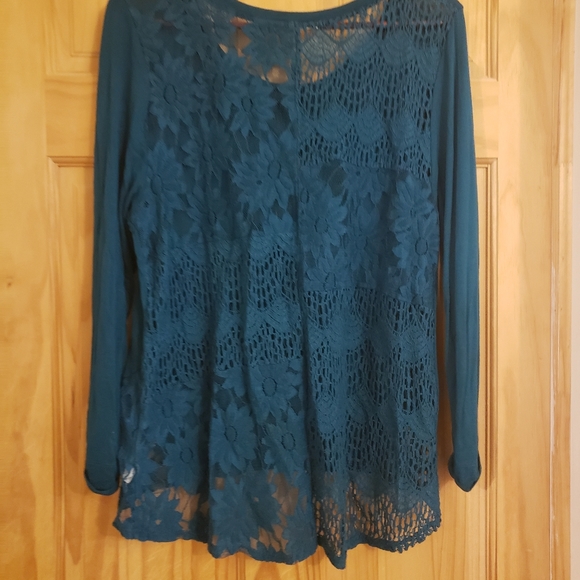 Lace top - Picture 2 of 3